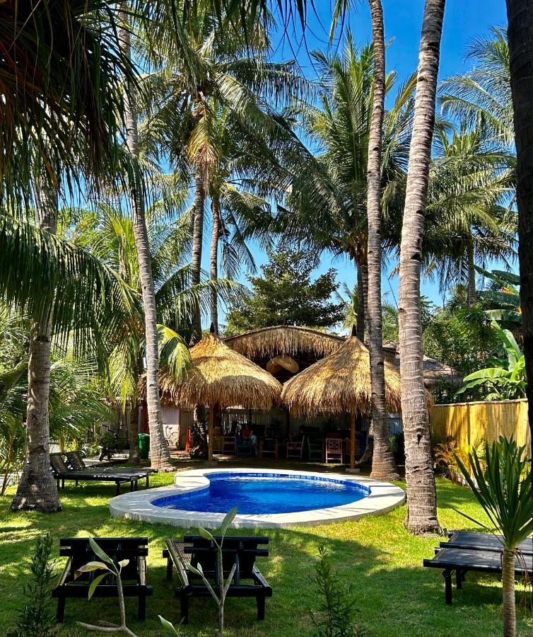 Gili Land Hotel Гили Еър Екстериор снимка